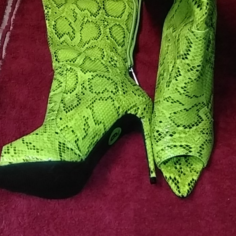 BRAND NEW LIME GREEN SNAKE SKIN THIGH HIGH BOOTS - Picture 4 of 4